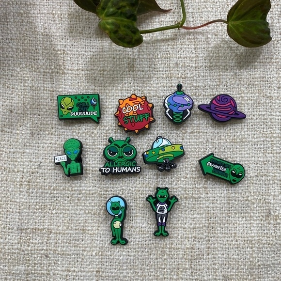 Alien Extraterrestrial Space Croc Shoe Charms 10pc New - Picture 1 of 4